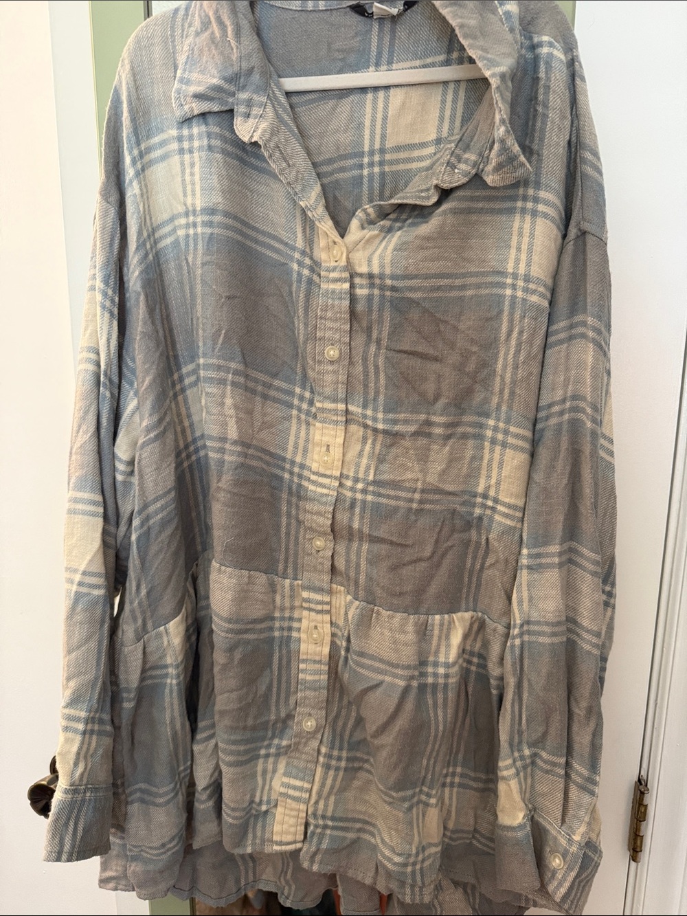 AE Light Blue and Cream Plaid Button-Up Shirt